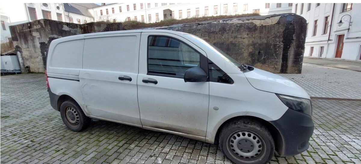 Auto na dražbu.