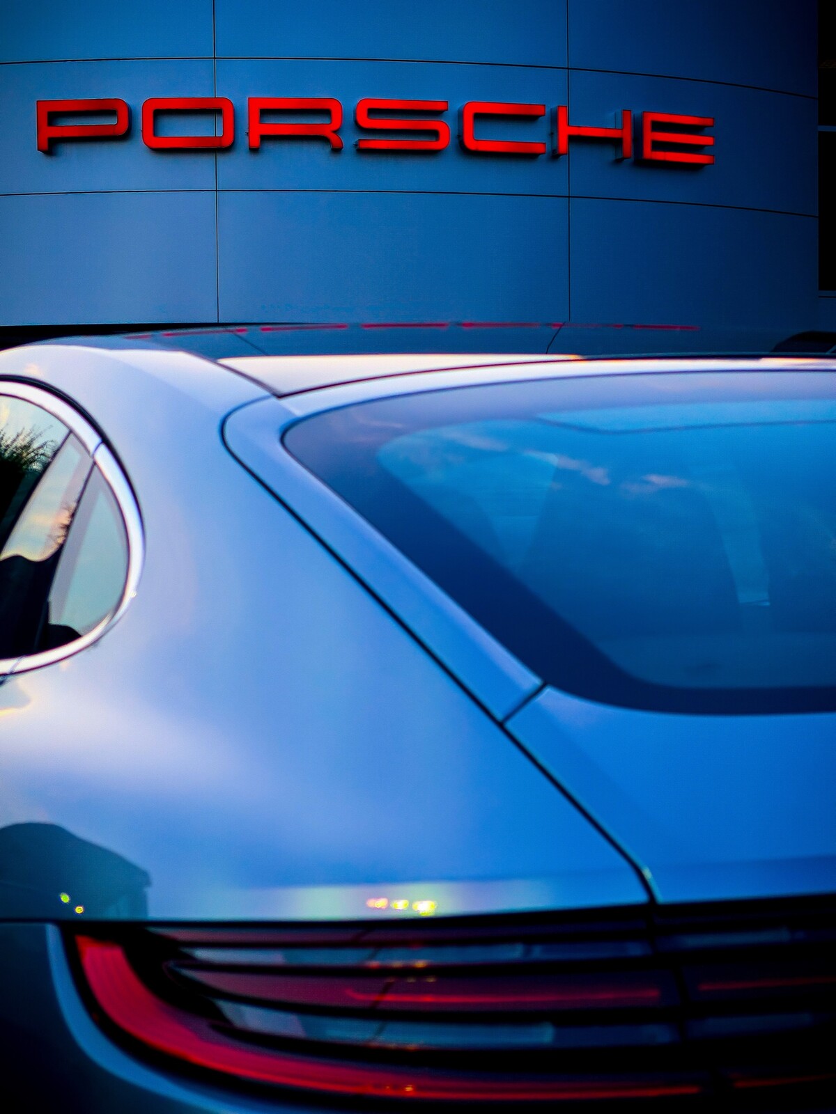 Investícia automobilky Porsche na Slovensku by mala prekročiť 200 miliónov eur.
