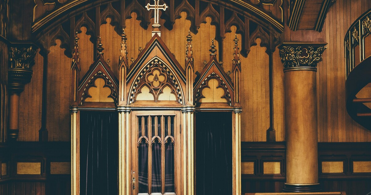 Sněmovna schválila smlouvu s Vatikánem. Církvi umožní lépe skrývat sexuální predátory