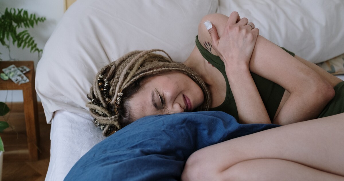 Nový vývoj v léčbě endometriózy, se kterou se potýkají miliony žen. V Anglii byla schválena nová pilulka