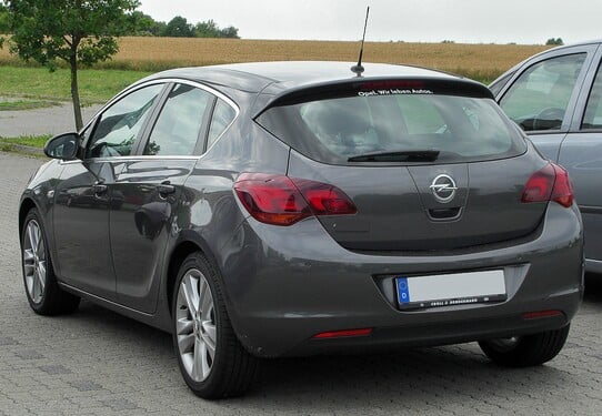 A co tento model Opelu, poznáš?