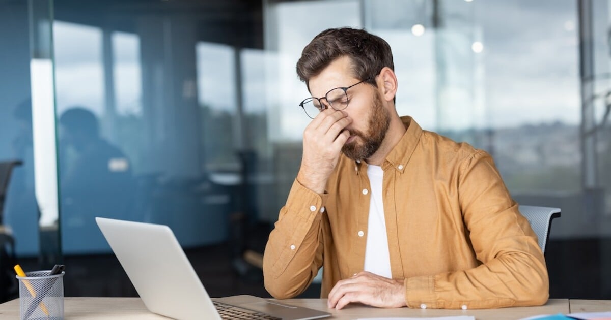 Únava po práci: Proč jsou brýle na počítač nezbytností pro moderní home office