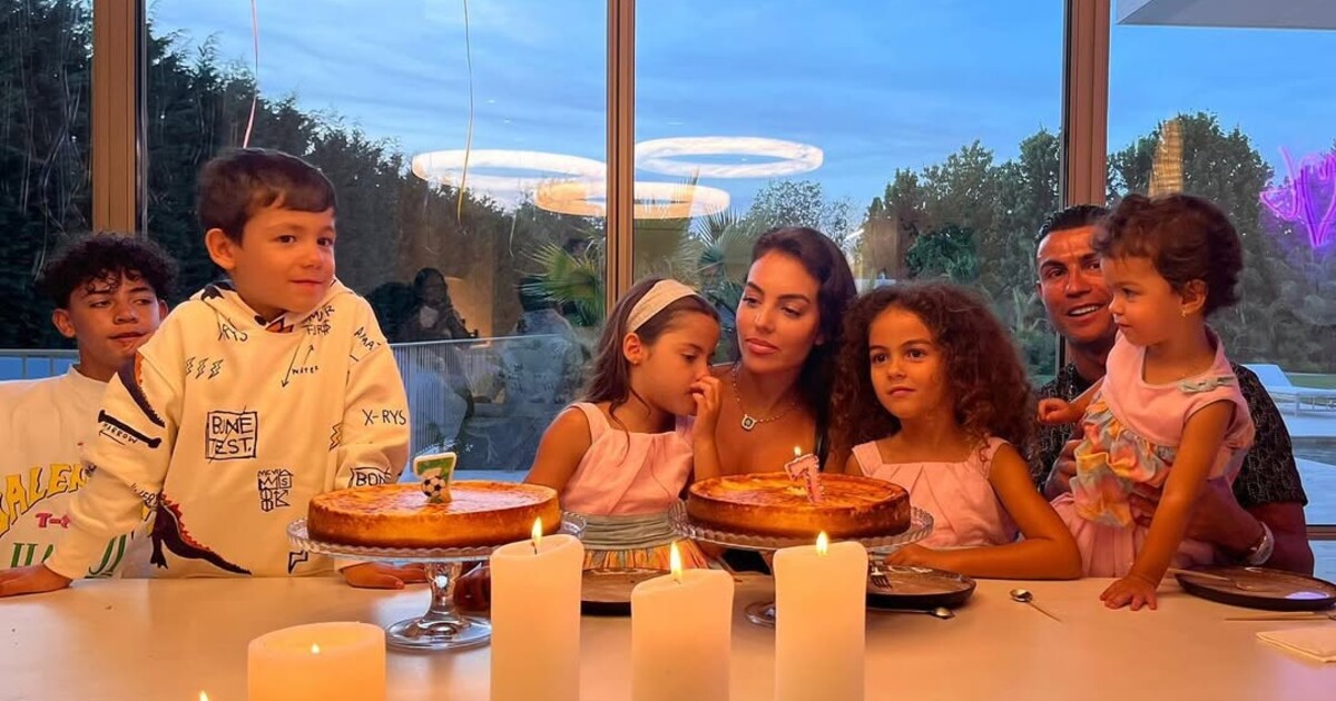 Cristiano Ronaldo s partnerkou Georginou prožívají náročné období. Kromě obav o děti se fotbalista vyrovnává i se smrtí