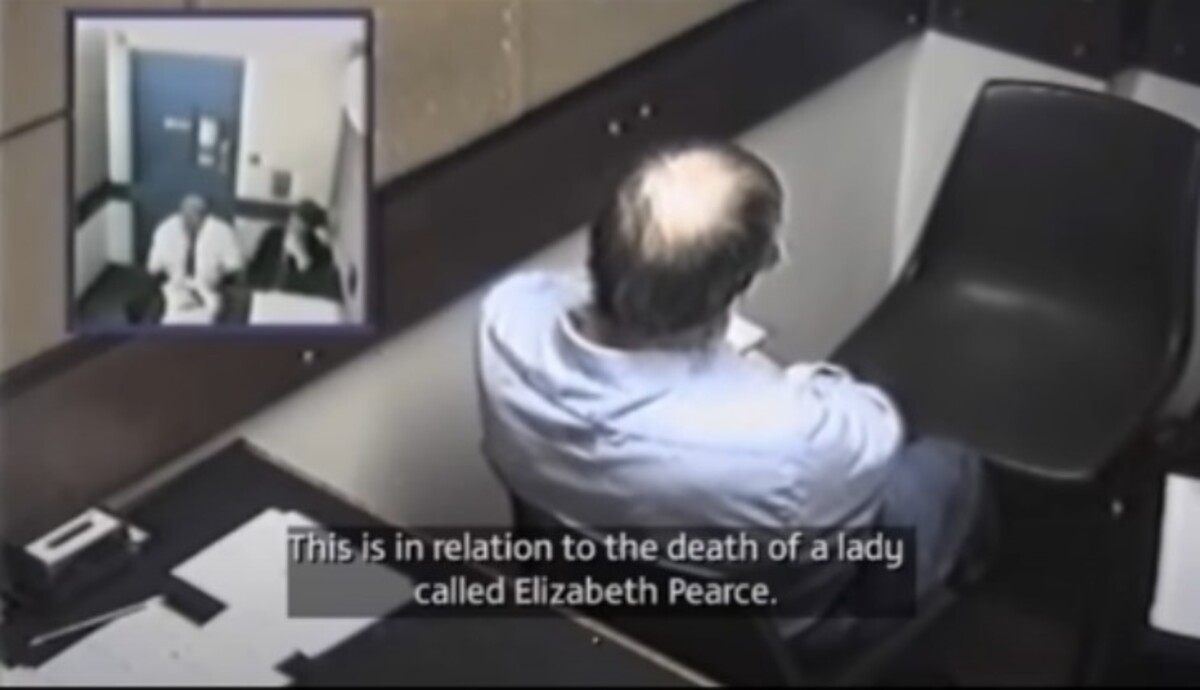 Policajné vypočúvanie Harolda Shipmana.