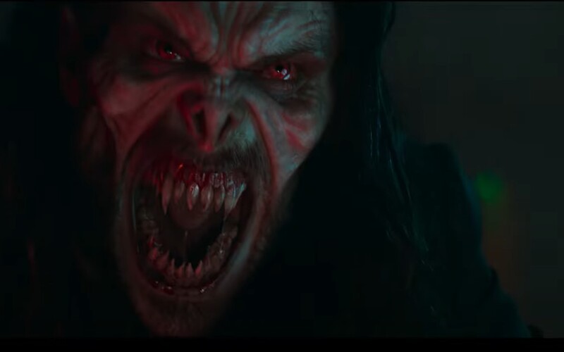 Morbius si utahuje z Venoma. Jared Leto hraje v akčním traileru nového marvelovského upírského záporáka.