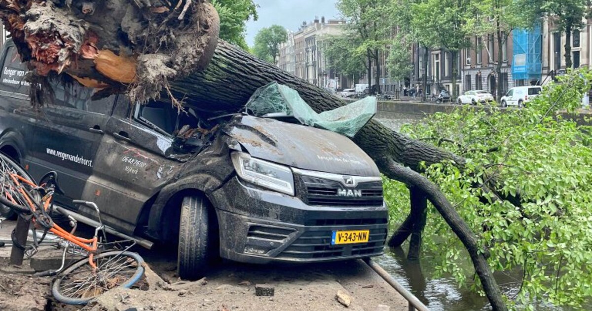Video: Nizozemsko zasáhla silná bouře. Vyžádala si nejméně jednu oběť, zrušeny jsou stovky letů