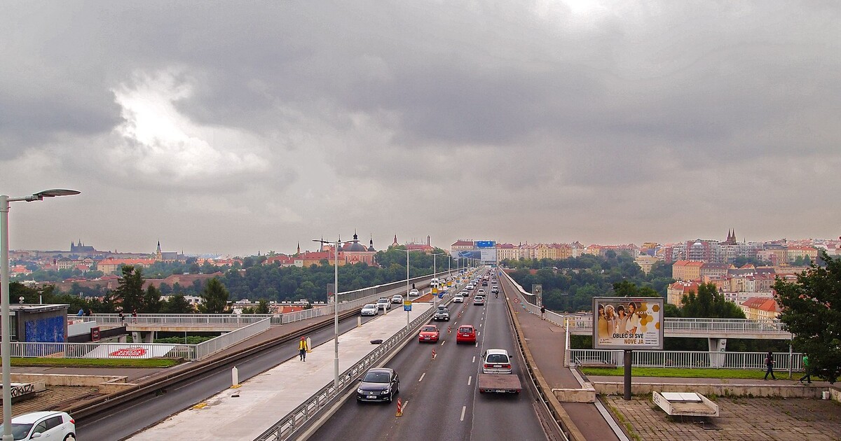 Lidé v Praze dýchají horší vzduch než v Ostravě. Podívej se, která místa výrazně překročila limity