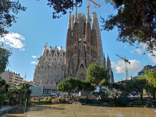 Jak dlouho již trvá stavba chrámu La Sagrada Familia?