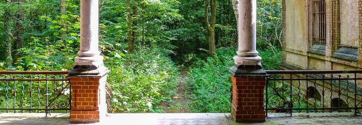 Tajuplné německé sanatorium, kde se léčil Hitler, ale zabíjel tam i sériový vrah a fotograf