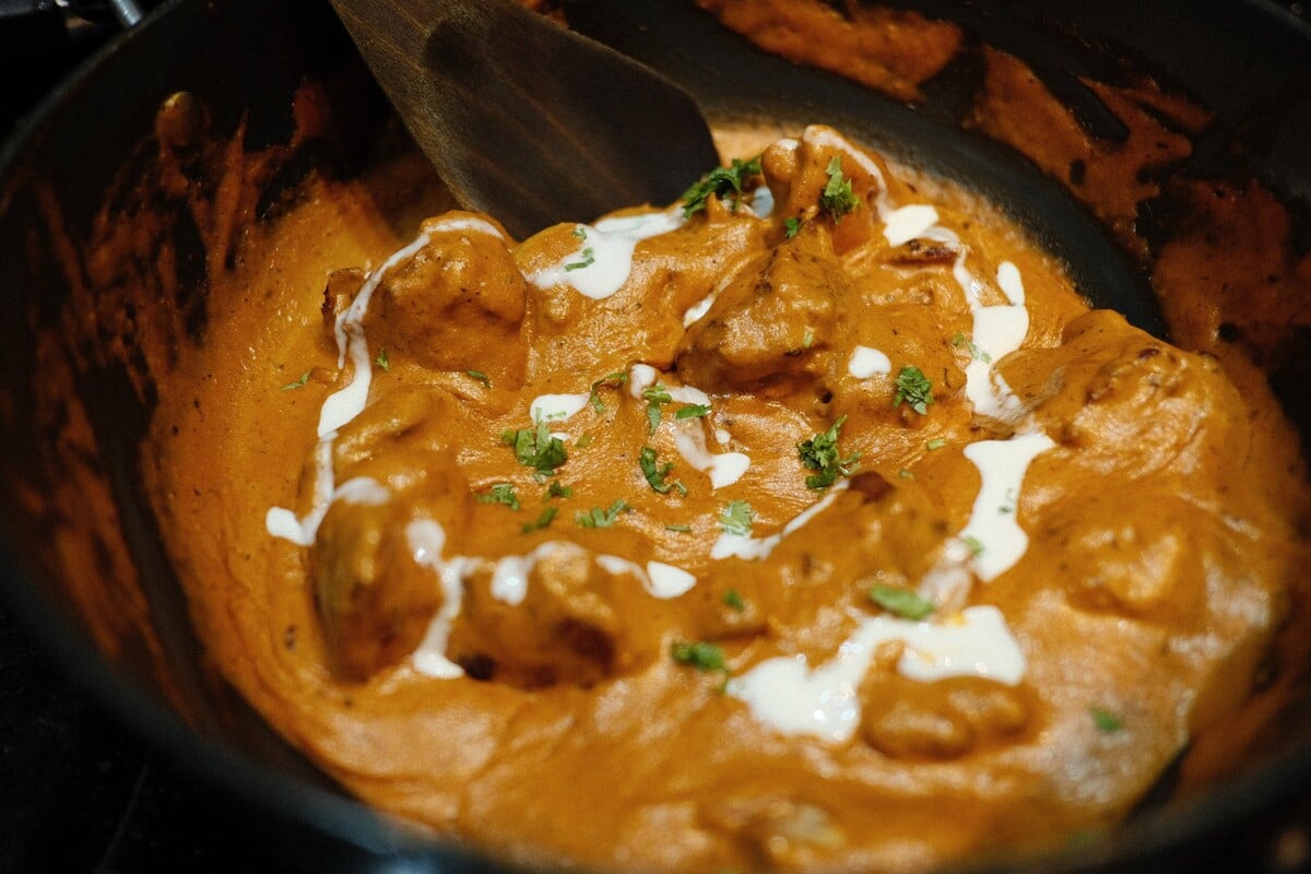 Anglické národné jedlo pôvodom z Indie chicken tikka masala. 