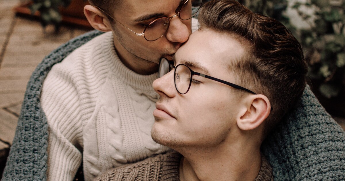 Stále více Čechů a Češek je pro zrovnoprávnění manželství. Ještě více souhlasí s adopcí stejnopohlavními páry