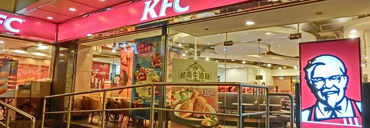 Hodor z Game of Thrones si zahrál v perfektní reklamě od KFC. Nemusel sice držet dveře, ale i tak se mu podařilo slova zkomolit