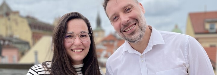 LGBTQ+ lidé v domovech pro seniory často nejsou na coming out připraveni. Mají strach, tvrdí nadace ŽIVOT 90