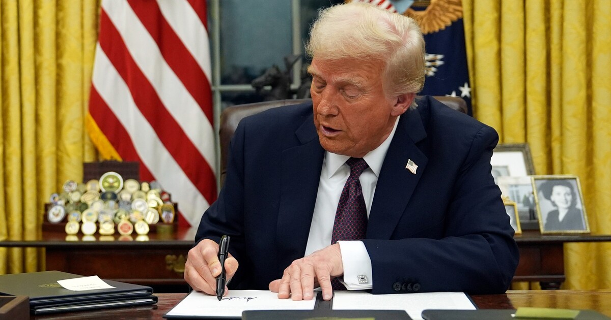 První den „zlatého věku“ Ameriky přehledně: Trump odstupuje od Pařížské dohody a chce zrušit Mexický záliv