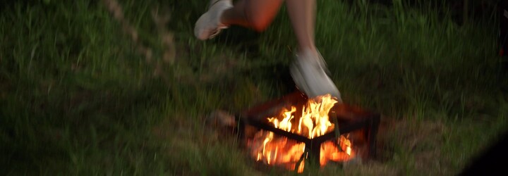 Nazreli sme do tajného sveta slovanských kňažiek: preskakovali sme s nimi oheň a oslávili tradície slovanských bohov (Rozhovor)