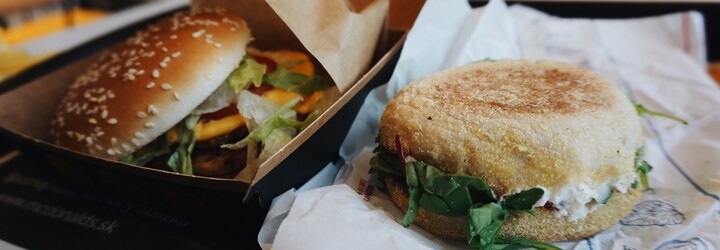 Lučina x McDonald's: Ako chutí tradičný slovenský burger s tvarohom a reďkovkou v mekáči? (Test)
