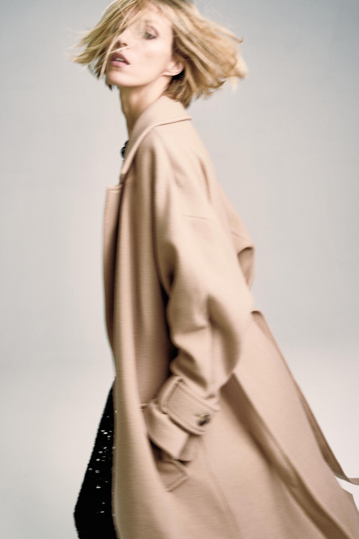 Kabát s prímesou vlny z portfólia značky Zara, ktorý je dostupný za cenu 129 eur. 
