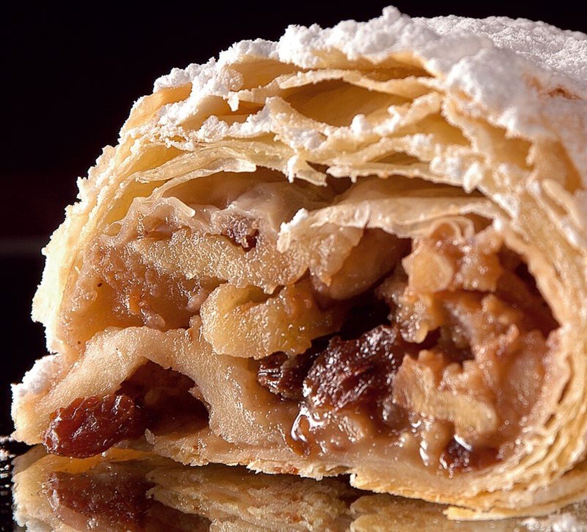 10. místo – Apfelstrudel, Rakousko. Jablečný štrúdl známe všichni. Tato mňamka vychází z konceptu turecké baklavy, kterou do Habsburské monarchie přivezli Osmani.