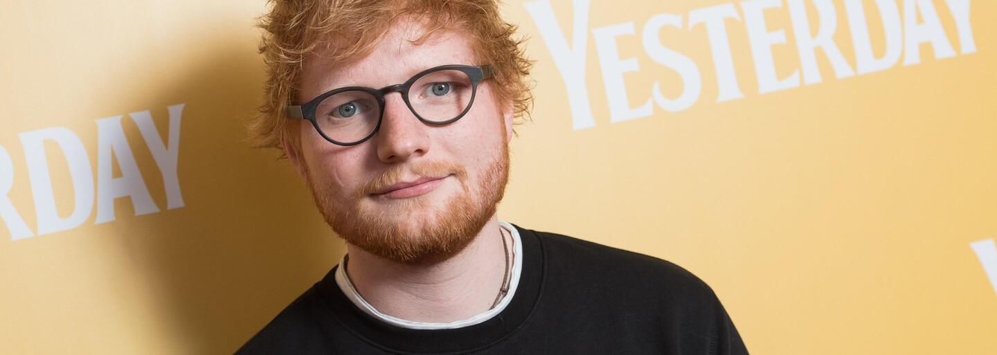 Ed Sheeran zveřejnil videokliip natočený v Kyjivě jen pár dní před ruskou invazí. Zisk dá na pomoc Ukrajincům
