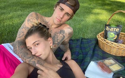 Sleduj fotky, jak Justin Bieber s manželkou Hailey absolvovali křest. Jedna z nejlepších věcí, jakou jsem kdy zažil, říká zpěvák.