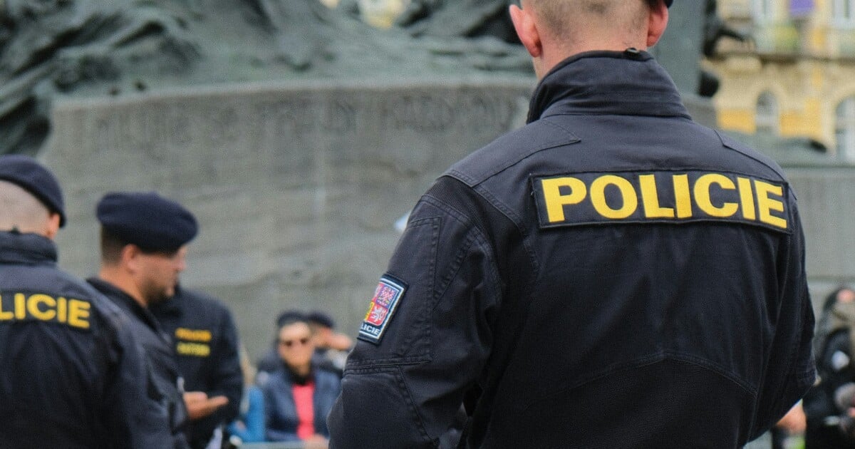AKTUÁLNĚ: Policie na úřadě v Praze zadržela téměř dvacet lidí, zasahuje i hospodářská kriminálka