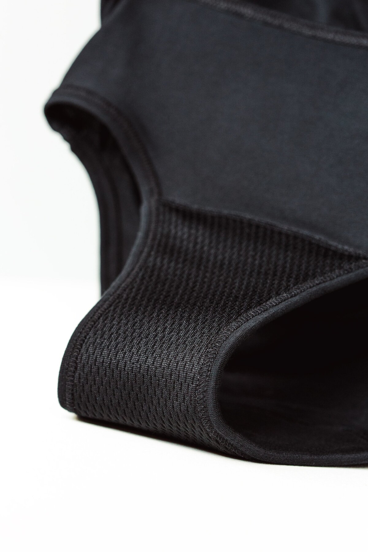 Menštruačné nohavičky sú zo špeciálneho absorpčného materiálu. 