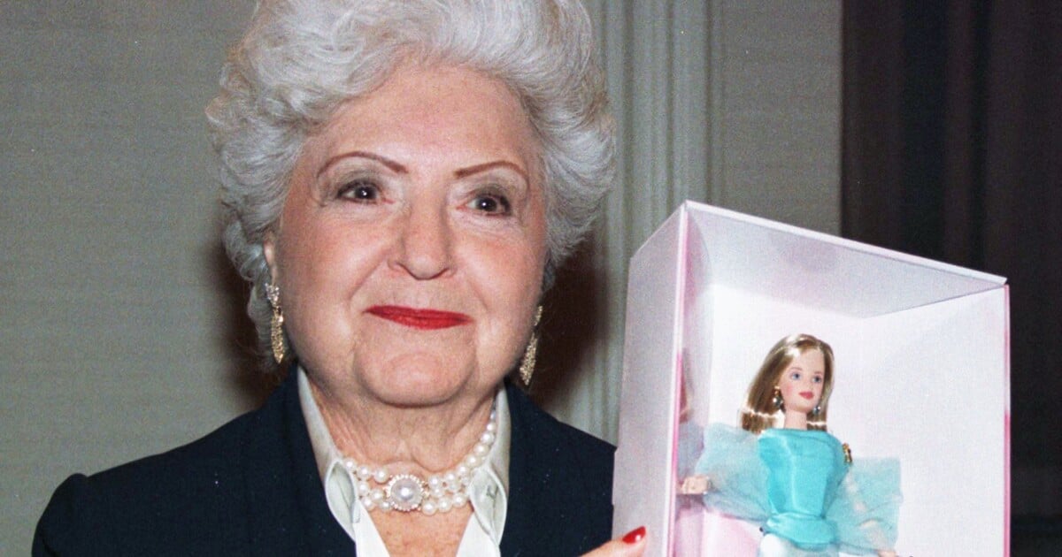 Video: Znáš historii panenky barbie?