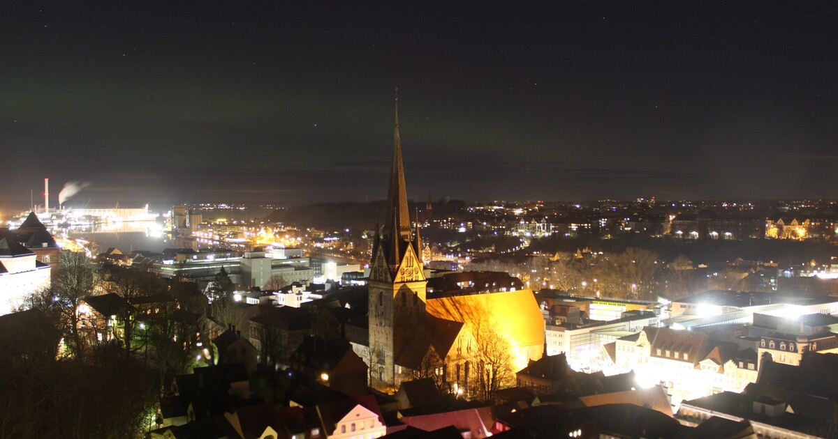 Obrazem: V Německu pozorovali polární záři, byla slabě viditelná i z Česka
