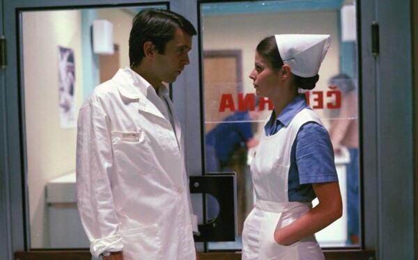 Ortoped Arnošt Blažej má v seriálu pletky se zdravotní sestřičkou, které nikdo neřekne jinak než Ina. Jak zní její celé jméno?