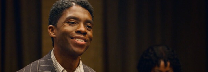 Chadwick Boseman vyhrál Zlatý glóbus za nejlepší mužský herecký výkon. Předávání cen ovládly filmy Nomadland, Minari, ale i Borat