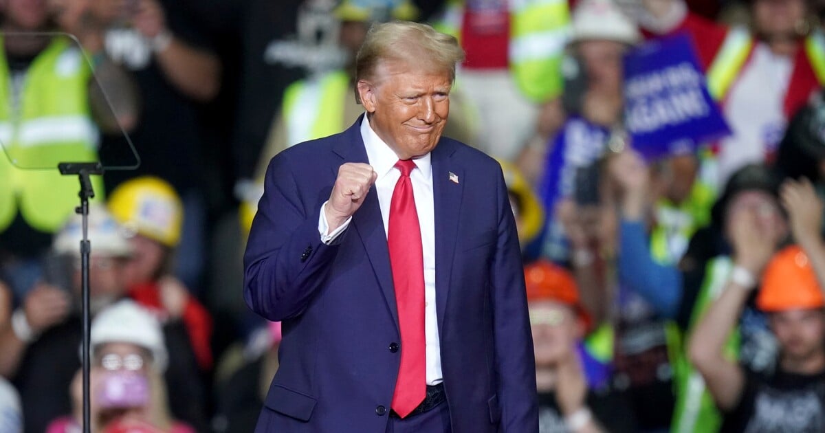 Trump chce přejmenovat NFL, není to podle něj fotbal. Od FIFA převzal první Cenu míru