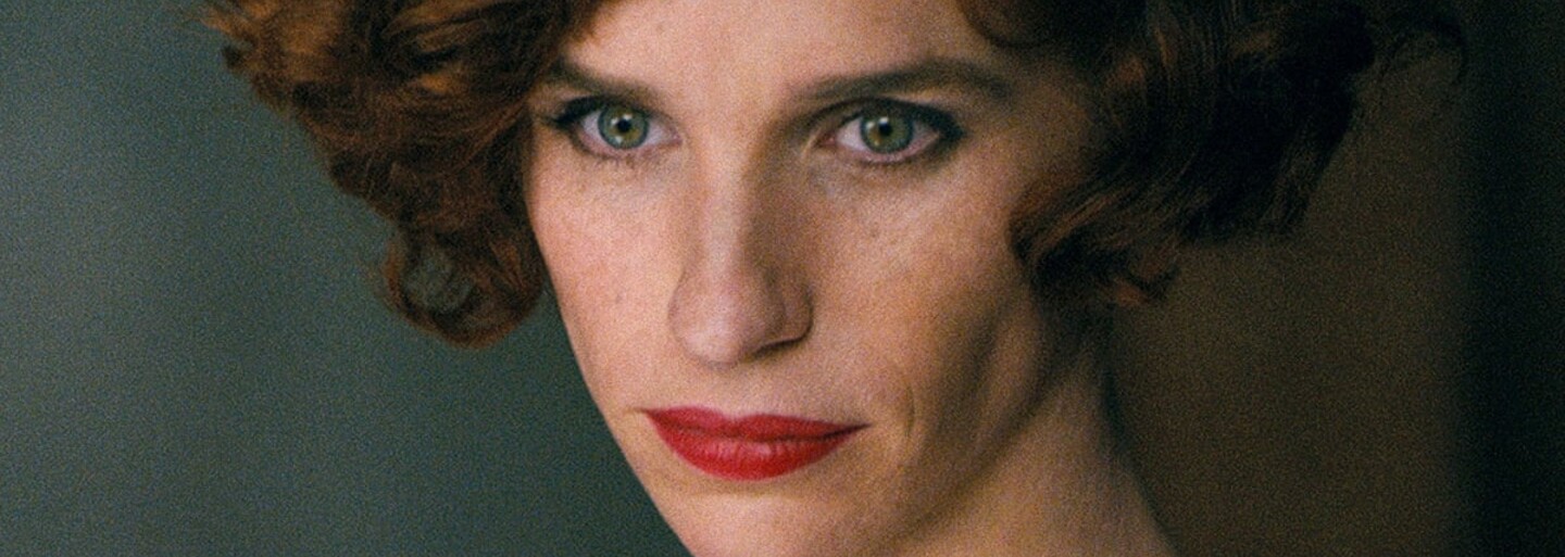 Eddie Redmayne lituje, že hrál transgender osobu. Vysvětlil, proč by roli v současnosti odmítl