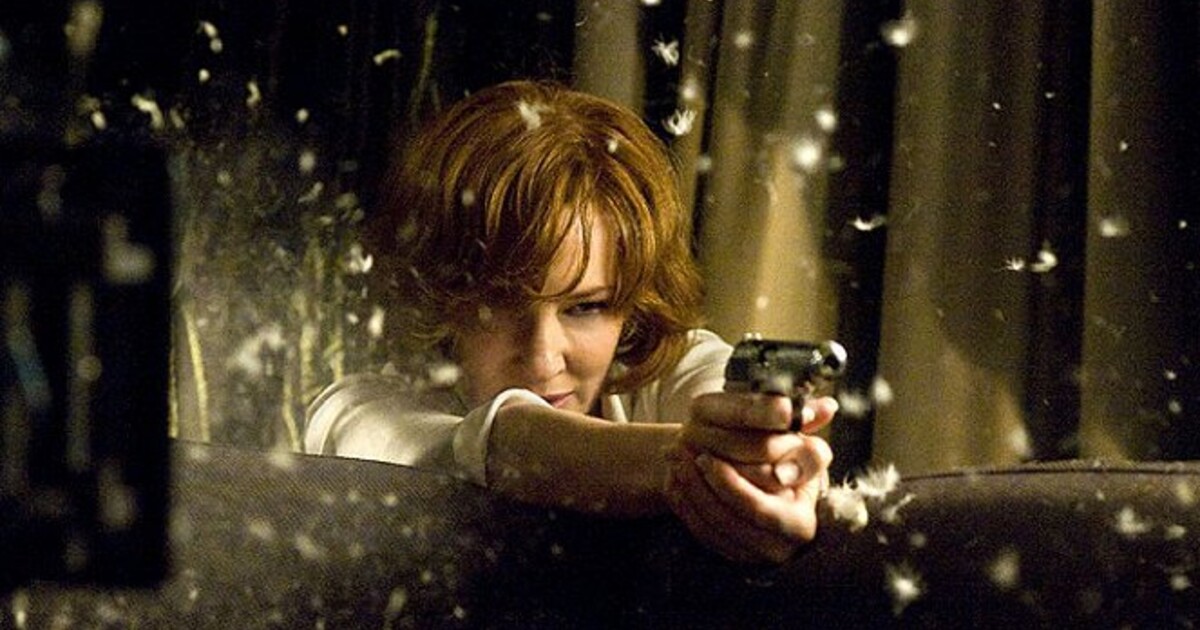 Co si pustit o víkendu: Cate Blanchett je chladnokrevná špionka na Netflixu a Ethan Hawke děsí v hororu na SkyShowtime