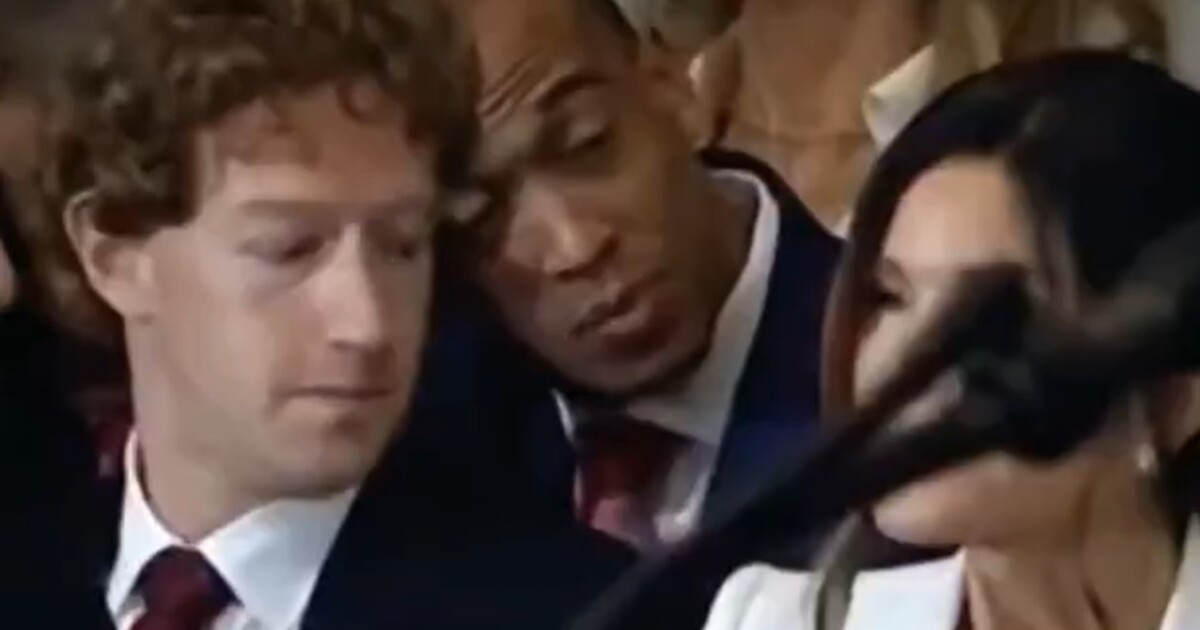 VIDEO: Ikonický moment z inaugurace. Mark Zuckerberg kouká do výstřihu snoubenky Jeffa Bezose