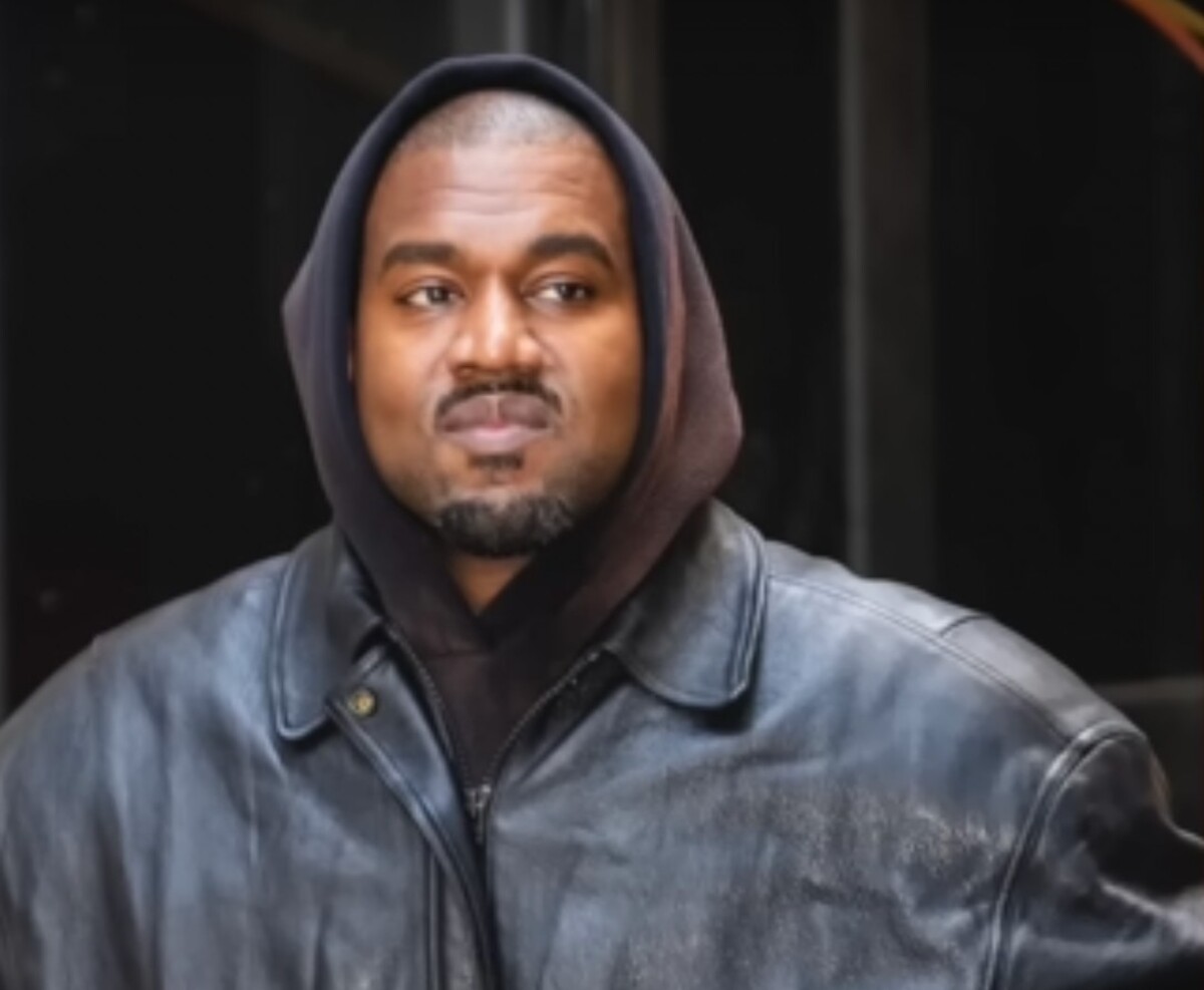Kanye West odkazuje Adidasu, že ich zničí.