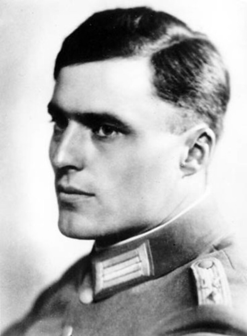 Akým spôsobom chcela skupina na čele s Clausom von Stauffenbergom zavraždiť Adolfa Hitlera?