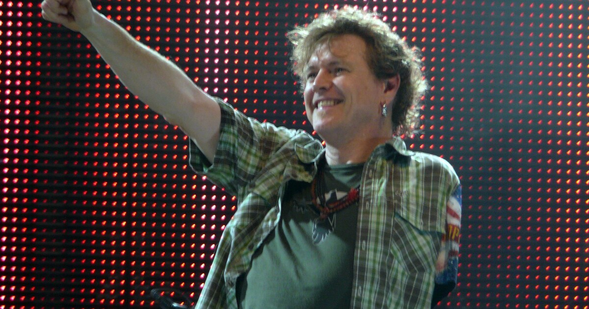 Devatenáctiletý útočník napadl jednorukého bubeníka ze skupina Def Leppard