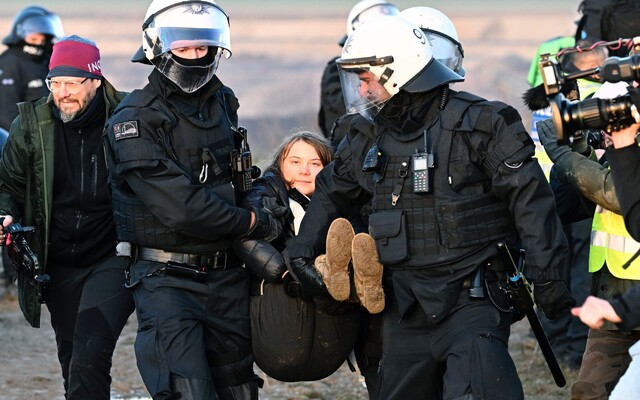 Nemecká polícia zadržala Gretu Thunberg. Známa aktivistka protestovala pri bani, kde je zákaz vstupu
