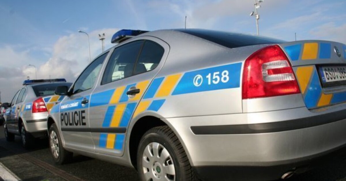 Zdrogovaný řidič ujížděl policistům z Jičínska až do Prahy, řidičák nikdy nevlastnil