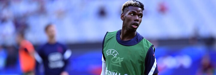 Pogba během tiskové konference sundal ze stolu lahev Heinekenu. Zřejmě kvůli vyznání