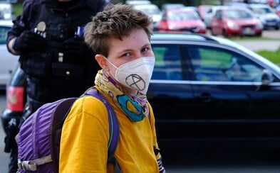 Ekoaktivistko Alžběto se posadilo do silnice, protože je zděšeno, jak moc ignorujeme klimatickou krizi (Rozhovor) Ekoaktivistko Alžběto se posadilo do silnice, protože je zděšeno, jak moc ignorujeme klimatickou krizi (Rozhovor)