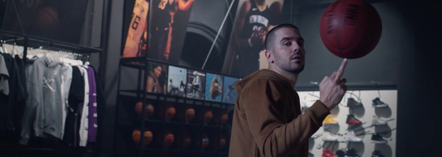 Ektor je vychovaný životem a v novém videoklipu jede ballin jako nikdo jiný