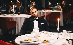 Ektor vystupuje v novém klipu jako Tony Montana. Zase trochu jinej vibe, po těch letech se mi zdaj divný věci, rapuje