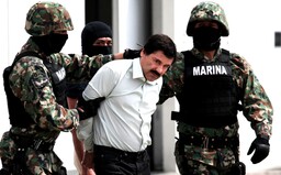 El Chapo: sexoval s 13-ročnými dievčatami, ktoré boli jeho „vitamínmi“. Konkurentom pálil kožu žehličkou