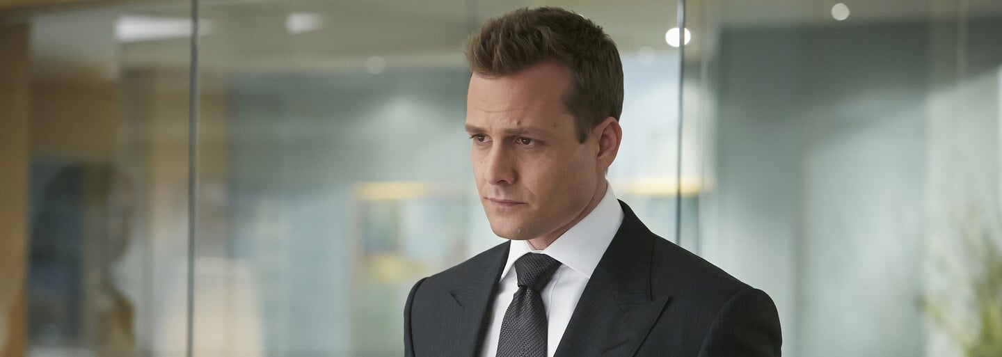 Elegantný advokát Harvey Specter sa lúči s divákmi. 9. séria Suits bude zároveň poslednou