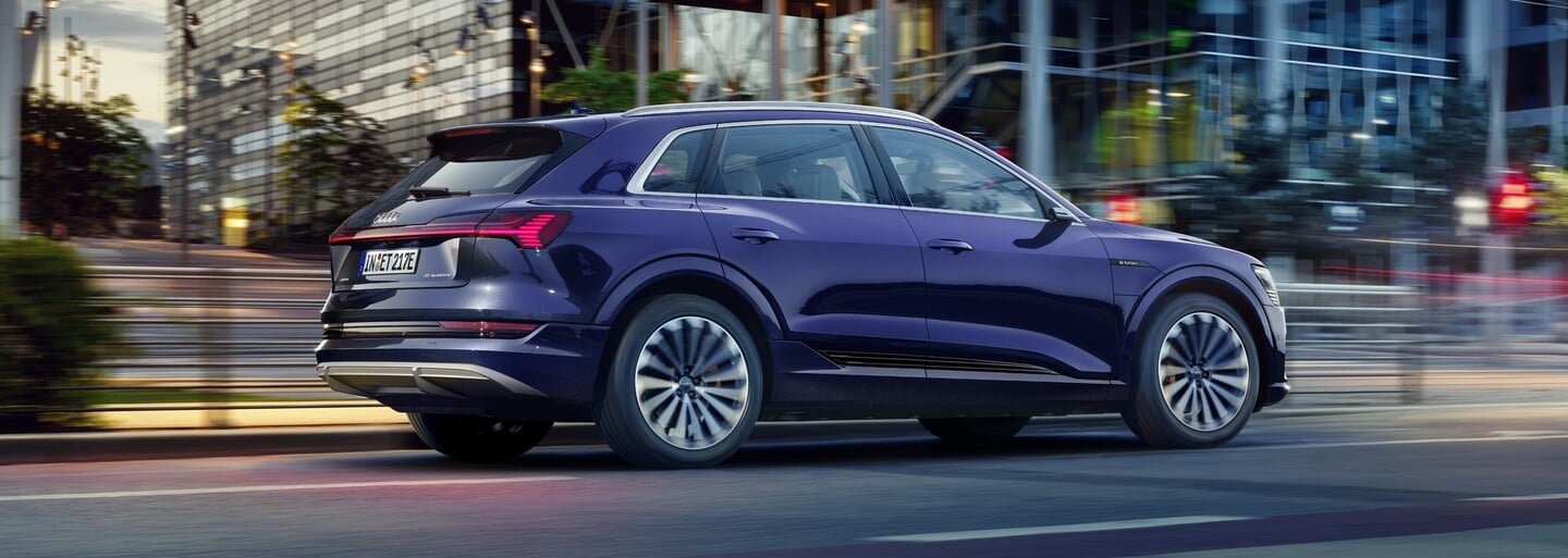 Elektrické Audi dostalo update. E-tron má väčší dojazd, novú verziu a športový paket