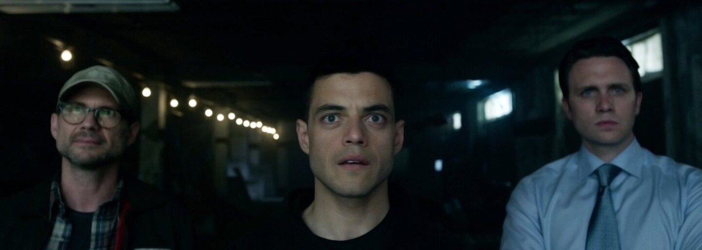 Elliot sa po hackovaní na súťaži opäť dostáva do poriadnych problémov. Pripomeňte si Mr. Robota ukážkou priamo z nadchádzajúcej série