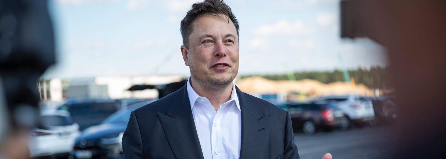 Elon Musk pozastavuje kúpu Twitteru pre fejkové účty. Akcie firmy už klesli o viac ako 13 percent