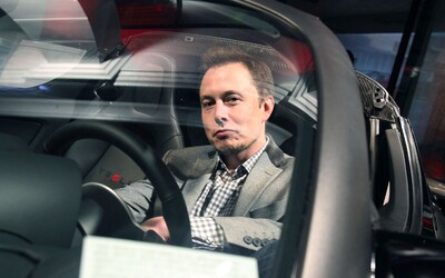 Elon Musk priznáva, že nové továrne Tesly pre problémy s dodávkami stratili miliardy dolárov. Nazval ich pecami na peniaze 