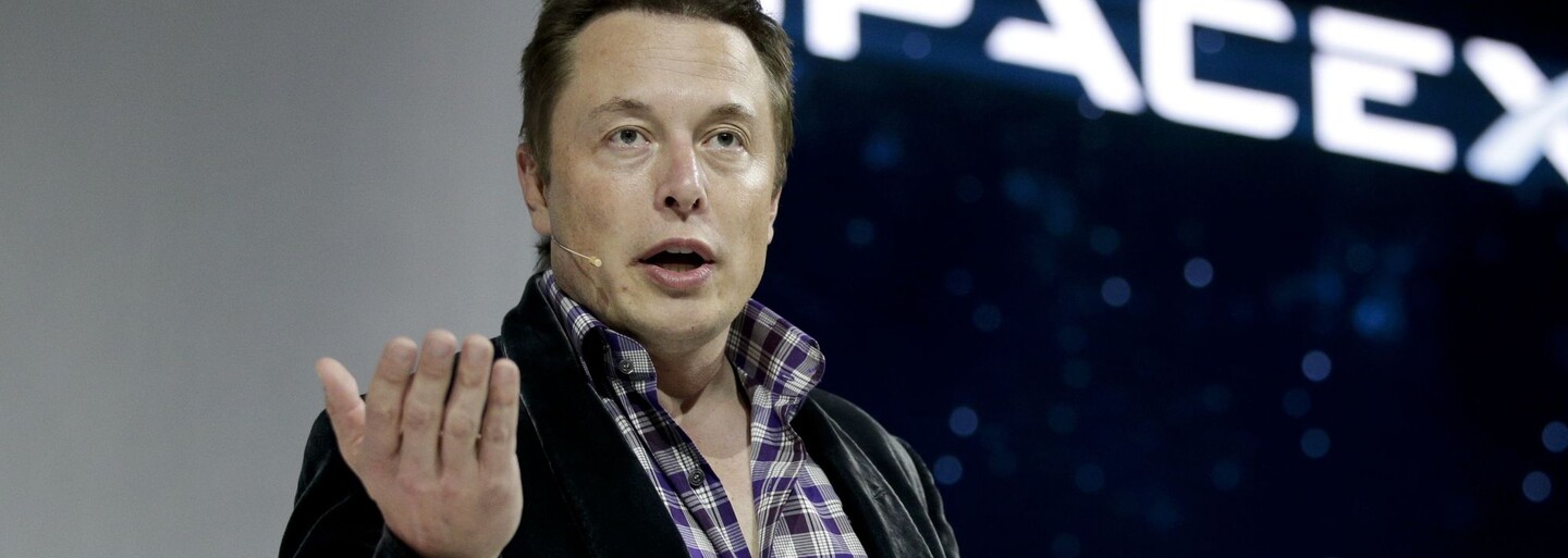 Elon Musk: Prototyp humanoidního robota Optimuse bude hotový za tři měsíce. Má pomoci s nebezpečnými pracemi